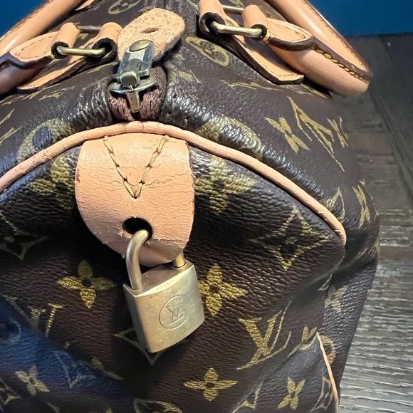 Authentic pre- owend Louis Vuitton speedy 30 Code 851 Made in France - Picture 7 of 9